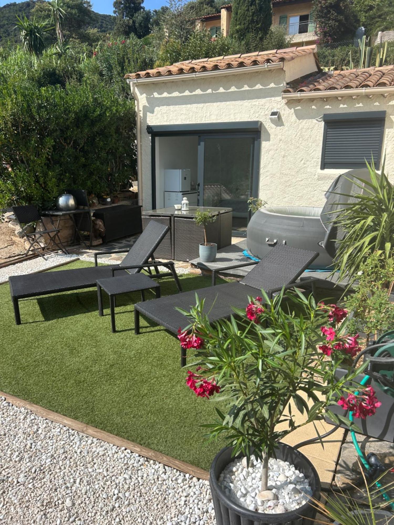 Belle Chambre Privee Avec Le Jardin Privatif Et Le Jacuzzi กาวาแลร์-ซูร์-แมร์ ภายนอก รูปภาพ